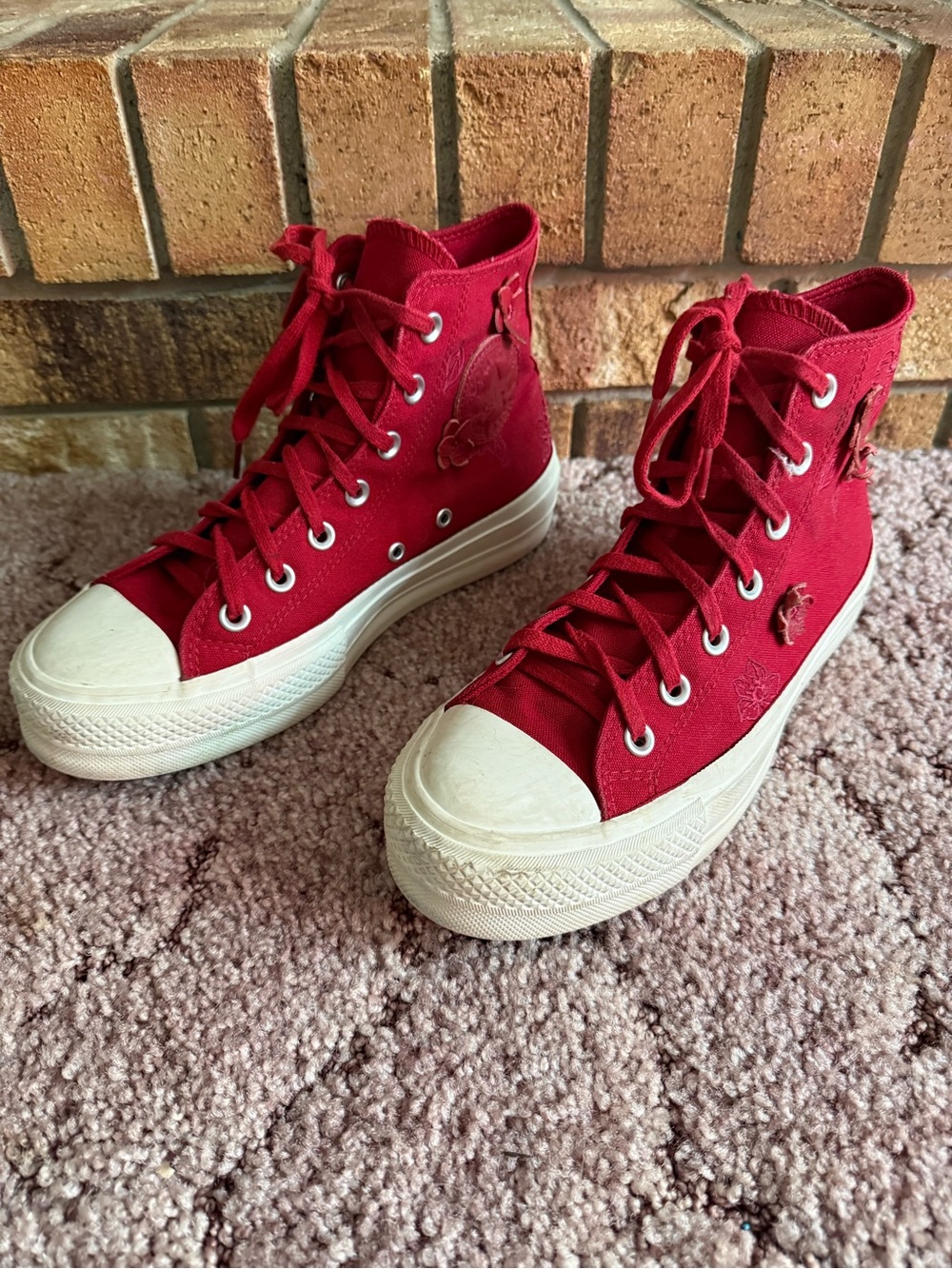 {Converse}-Size: 7.5-Red High-Top Canvas Sneakers with Platform Sole - Picture 2 of 7